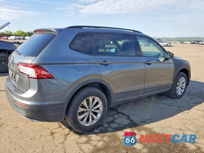 Trzecie zdjęcie samochodu z tyłu: 2018 VOLKSWAGEN TIGUAN S VIN:3VV1B7AXXJM075808 - miniatura