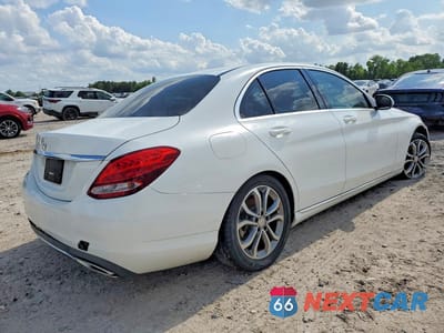 Trzecie zdjęcie samochodu z tyłu: 2016 MERCEDES-BENZ C 300 VIN:55SWF4JB2GU154185 - miniatura