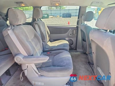 Zdjęcie 11 z 13 samochodu: 2004 TOYOTA SIENNA VIN:5TDZA23C94S146390 - miniatura