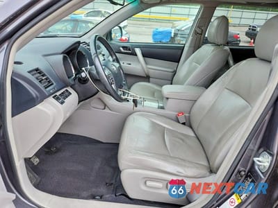 Zdjęcie 7 z 13 samochodu: 2013 TOYOTA HIGHLANDER SE VIN:5TDZK3EHXDS101969 - miniatura