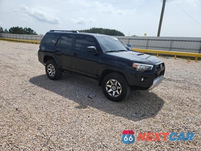 Czwarte zdjęcie samochodu z boku: 2024 TOYOTA 4RUNNER TRD OFF-ROAD VIN:JTEPU5JR1R6289134 - miniatura
