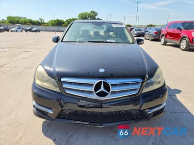 Piąte zdjęcie samochodu w środku: 2012 MERCEDES-BENZ C 250 VIN:WDDGF4HB6CR203295 - miniatura