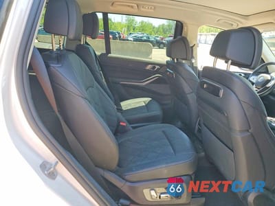 Zdjęcie 11 z 14 samochodu: 2025 BMW X7 XDRIVE40I VIN:5UX23EM07S9Z65653 - miniatura