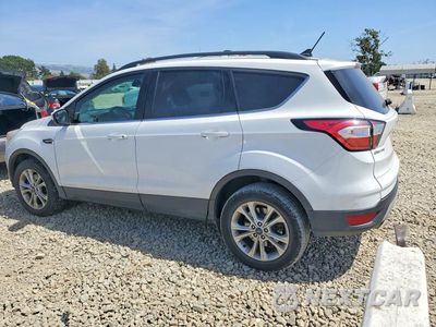 Trzecie zdjęcie samochodu z tyłu: 2018 FORD ESCAPE SE VIN:1FMCU9GD2JUA99635 - miniatura