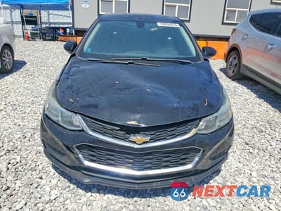 Piąte zdjęcie samochodu w środku: 2018 CHEVROLET CRUZE LS VIN:1G1BC5SM6J7242029 - miniatura
