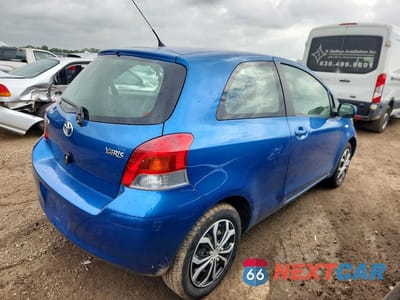 Trzecie zdjęcie samochodu z tyłu: 2011 TOYOTA YARIS BASE VIN:JTDJT4K39B5335256 - miniatura