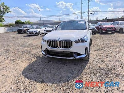 Piąte zdjęcie samochodu w środku: 2026 BMW X1 XDRIVE28I VIN:WBX73EF04T5613095 - miniatura