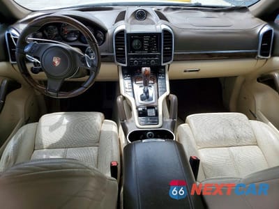 Zdjęcie 8 z 12 samochodu: 2013 PORSCHE CAYENNE VIN:WP1AA2A26DLA00021 - miniatura
