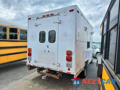 Trzecie zdjęcie samochodu z tyłu: 1995 FORD E350 BOX TRUCK VIN:1FDKE37H5SHA01586 - miniatura