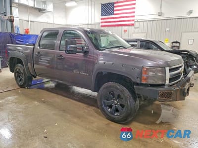 Czwarte zdjęcie samochodu z boku: 2010 CHEVROLET SILVERADO K1500 LT VIN:3GCRKSE30AG166256 - miniatura