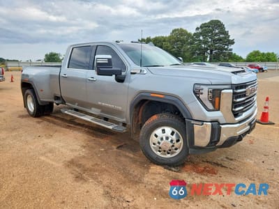 Czwarte zdjęcie samochodu z boku: 2025 GMC SIERRA K3500 SLT VIN:1GT4UUEY7SF277479 - miniatura