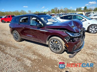 Czwarte zdjęcie samochodu z boku: 2025 LINCOLN NAUTILUS VIN:5LMPJ8KA7SJ897890 - miniatura
