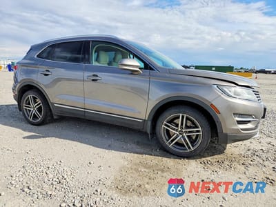 Czwarte zdjęcie samochodu z boku: 2016 LINCOLN MKC RESERVE VIN:5LMTJ3DH4GUJ08595 - miniatura