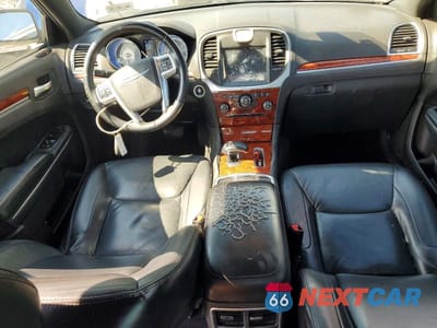Zdjęcie 8 z 12 samochodu: 2014 CHRYSLER 300 VIN:2C3CCAAG8EH336072 - miniatura