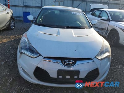 Piąte zdjęcie samochodu w środku: 2013 HYUNDAI VELOSTER BASE VIN:KMHTC6AD9DU161255 - miniatura