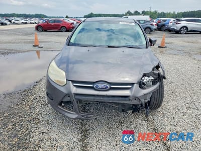 Piąte zdjęcie samochodu w środku: 2013 FORD FOCUS SE VIN:1FADP3F23DL330118 - miniatura