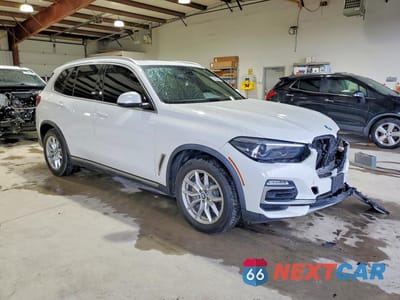 Czwarte zdjęcie samochodu z boku: 2021 BMW X5 XDRIVE40I VIN:5UXCR6C02M9F33066 - miniatura