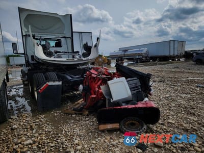 Trzecie zdjęcie samochodu z tyłu: 2025 INTERNATIONAL LT62F SEMI TRUCK VIN:3HSDZAPR5SN422784 - miniatura