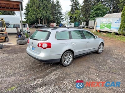 Czwarte zdjęcie samochodu z boku: 2008 VOLKSWAGEN PASSAT WAGON LUX VIN:WVWTK73C78E163099 - miniatura