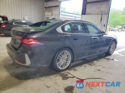 Trzecie zdjęcie samochodu z tyłu: 2025 BMW 530 XI VIN:WBA53FJ01SCT20361 - miniatura