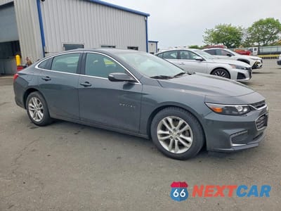 Czwarte zdjęcie samochodu z boku: 2018 CHEVROLET MALIBU LT VIN:1G1ZD5ST3JF216576 - miniatura