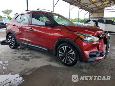 Czwarte zdjęcie samochodu z boku: 2018 NISSAN KICKS SR VIN:3N1CP5CU6JL534518 - miniatura