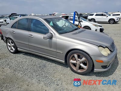 Czwarte zdjęcie samochodu z boku: 2006 MERCEDES-BENZ C 230 VIN:WDBRF52HX6F742805 - miniatura