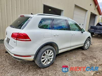 Trzecie zdjęcie samochodu z tyłu: 2015 VOLKSWAGEN TOUAREG V6 TDI VIN:WVGEP9BP2FD003219 - miniatura