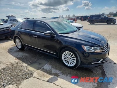 Czwarte zdjęcie samochodu z boku: 2017 VOLKSWAGEN PASSAT SE VIN:1VWBT7A31HC007340 - miniatura