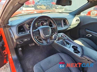 Zdjęcie 8 z 12 samochodu: 2018 DODGE CHALLENGER SXT VIN:2C3CDZAG0JH242175 - miniatura