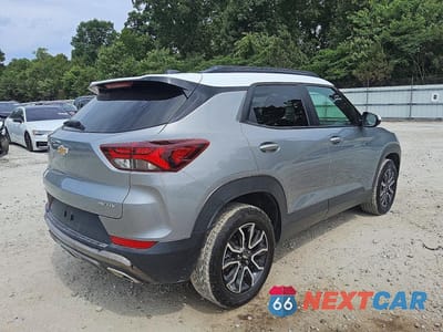Trzecie zdjęcie samochodu z tyłu: 2023 CHEVROLET TRAILBLAZER ACTIV VIN:KL79MSSL3PB181119 - miniatura