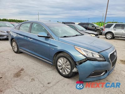 Czwarte zdjęcie samochodu z boku: 2016 HYUNDAI SONATA HYBRID SE VIN:KMHE24L16GA035315 - miniatura