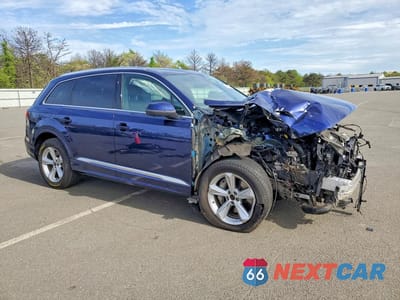 Czwarte zdjęcie samochodu z boku: 2023 AUDI Q7 PREMIUM PLUS VIN:WA1LCBF7XPD001156 - miniatura