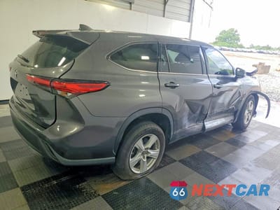 Trzecie zdjęcie samochodu z tyłu: 2022 TOYOTA HIGHLANDER L VIN:5TDCZRAH8NS099666 - miniatura