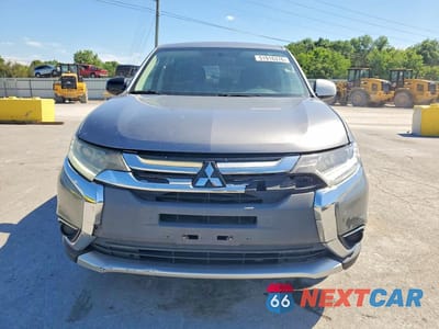 Piąte zdjęcie samochodu w środku: 2018 MITSUBISHI OUTLANDER SE VIN:JA4AZ3A30JJ005550 - miniatura