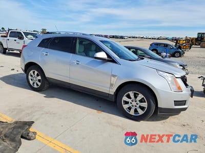 Czwarte zdjęcie samochodu z boku: 2016 CADILLAC SRX LUXURY COLLECTION VIN:3GYFNBE34GS584636 - miniatura