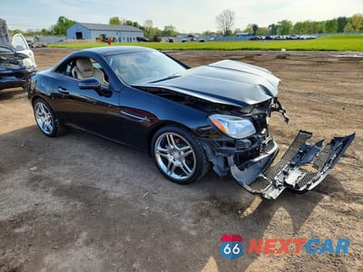 Czwarte zdjęcie samochodu z boku: 2013 MERCEDES-BENZ SLK 250 VIN:WDDPK4HA2DF055202 - miniatura