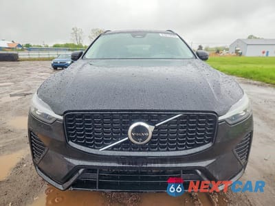 Piąte zdjęcie samochodu w środku: 2025 VOLVO XC60 PLUS VIN:YV4M12RC1S1034255 - miniatura
