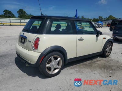 Trzecie zdjęcie samochodu z tyłu: 2005 MINI COOPER VIN:WMWRC33425TJ66215 - miniatura