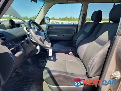 Zdjęcie 7 z 13 samochodu: 2006 TOYOTA SCION XB VIN:JTLKT324464119158 - miniatura