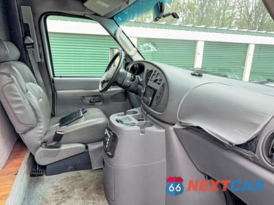Piąte zdjęcie samochodu w środku: 2003 FORD ECONOLINE E450 SUPER DUTY CUTAWAY VAN VIN:1FDXE45F53HA63424 - miniatura