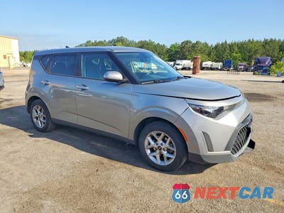 Czwarte zdjęcie samochodu z boku: 2023 KIA SOUL LX VIN:KNDJ23AUXP7862158 - miniatura