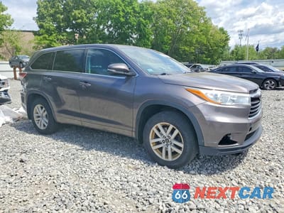 Czwarte zdjęcie samochodu z boku: 2016 TOYOTA HIGHLANDER LE VIN:5TDBKRFH3GS271405 - miniatura