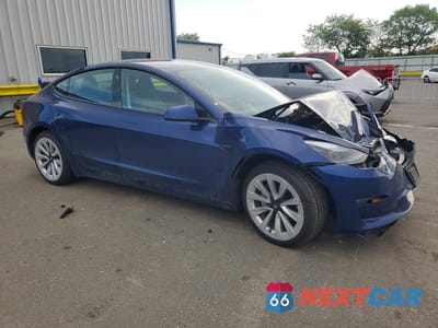 Czwarte zdjęcie samochodu z boku: 2022 TESLA MODEL 3 VIN:5YJ3E1EA2NF285573 - miniatura