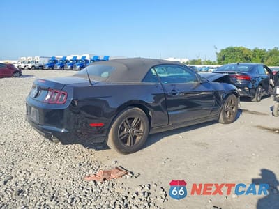 Trzecie zdjęcie samochodu z tyłu: 2014 FORD MUSTANG VIN:1ZVBP8EM4E5302347 - miniatura