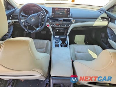 Zdjęcie 8 z 12 samochodu: 2018 HONDA ACCORD TOURING VIN:1HGCV2F90JA005745 - miniatura