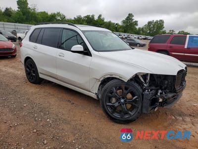 Czwarte zdjęcie samochodu z boku: 2022 BMW X7 XDRIVE40I VIN:5UXCW2C02N9J84393 - miniatura