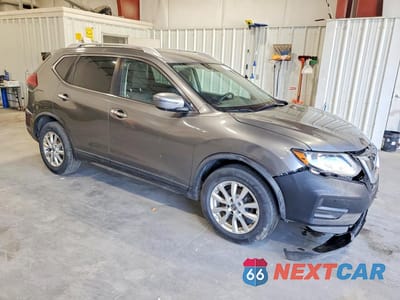 Czwarte zdjęcie samochodu z boku: 2018 NISSAN ROGUE SV VIN:KNMAT2MT1JP504917 - miniatura