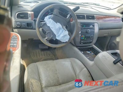 Zdjęcie 8 z 13 samochodu: 2008 GMC YUKON XL C1500 VIN:1GKFC16J98R128174 - miniatura