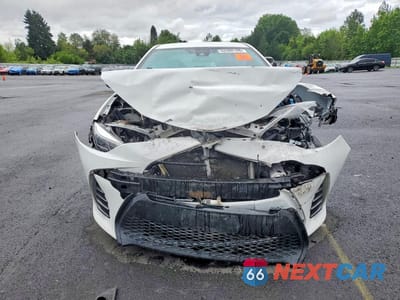 Piąte zdjęcie samochodu w środku: 2018 TOYOTA COROLLA SE VIN:2T1BURHE8JC023860 - miniatura